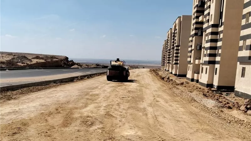 باستثمارات 2 مليار جنيه.. رفع وتيرة العمل بمشروعات الطرق والمحاور بالعبور الجديدة 