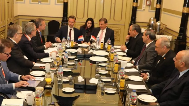  وزير الزراعة يبحث مع وزير التجارة والتعاون الهولندي توطين تكنولوجيا إنتاج التقاوي والزراعة الذكية