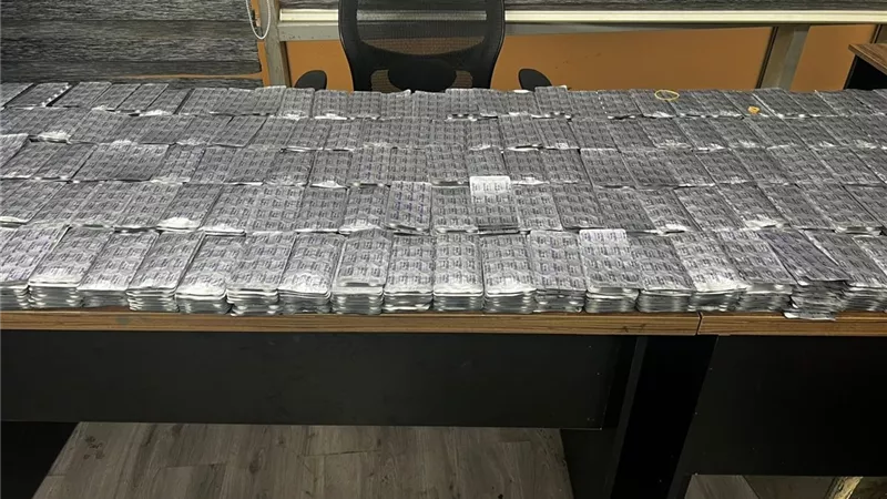 جمارك مطار القاهرة تحبط محاولة تهريب أدوية إجهاض بحوزة راكبة قادمة من أثينا
