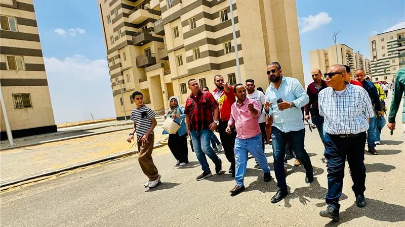 رئيس جهاز العبور يلتقي سكان عمارات الصفا ويجري جولة ميدانية لرفع كفاءة الخدمات