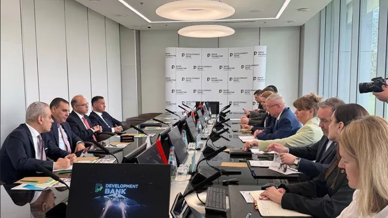 وزير الاستثمار يبحث مع بنك التنمية البيلاروسي آليات تمويل المشروعات المشتركة