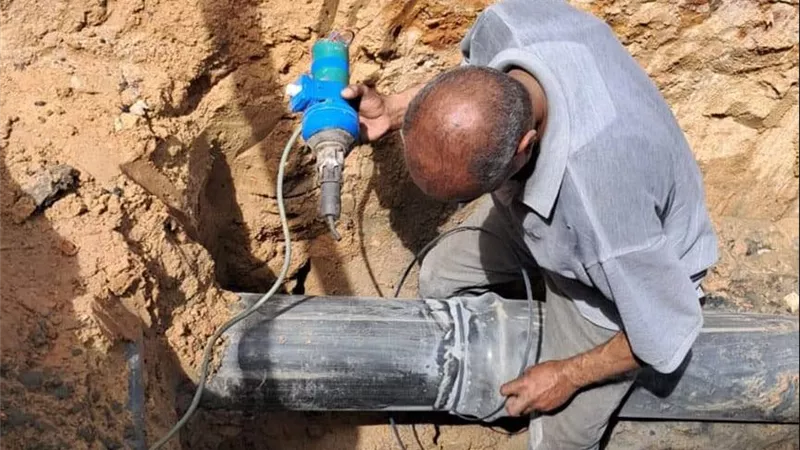 الاستجابة لشكاوى المواطنين.. الانتهاء من إصلاح خط طرد الحمادات بالإسماعيلية وعودة الخدمة 