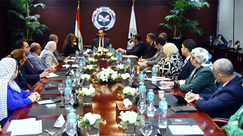 «الاستثمار» تبحث رفع كفاءة الأداء المؤسسي.. وتأهيل الكوادر البشرية لتعزيز جودة الخدمات للمستثمرين