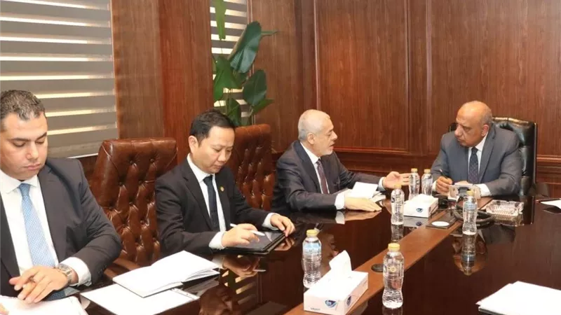 الكهرباء تبحث مع “AMEA POWER” تسريع مشروعات طاقة متجددة وتخزين بقدرات 1500 ميجاوات و2100 ميجاوات ساعة