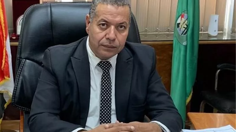جمعه عبد الحفيظ يوجه بتشديد الرقابة على الأسواق والمخابز بمختلف مراكز الفيوم