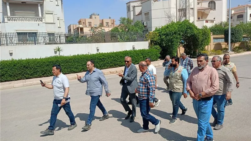 رئيس جهاز الشروق يقود جولات ميدانية مكثفة لتابعه تطوير الطرق