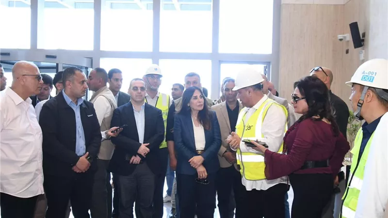 وزيرة الإسكان تتفقد أبراج الداون تاون والحي اللاتيني ومركز المؤتمرات والمعارض بمدينة العلمين الجديدة