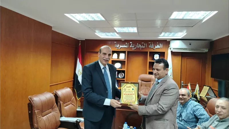 حاتم عبدالغفار: ملتزمون بمساندة التجار في التحول الرقمي وحل الملفات الضريبية العالقة