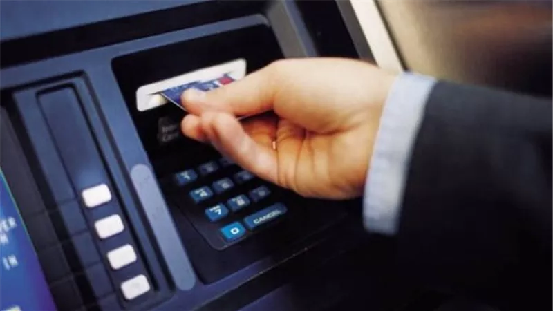 طريقة سحب الأموال من فودافون كاش عبر ATM والعمولات وأهم البنوك الداعمة