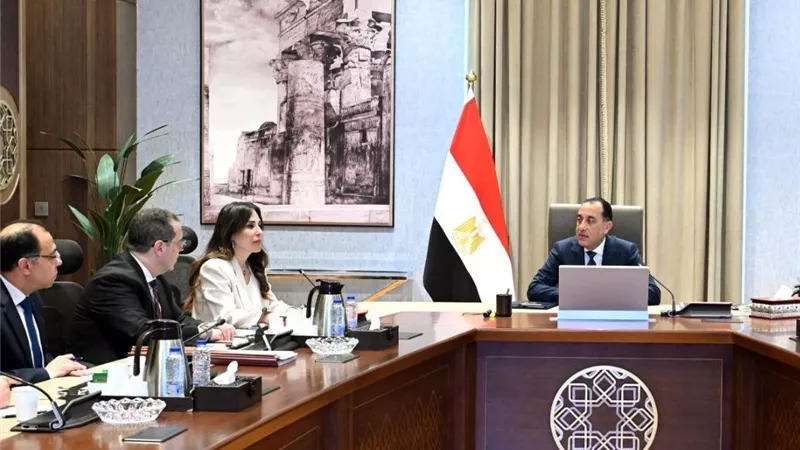 رئيس الوزراء يتابع الموقف التنفيذي وخطط التسليم والتشغيل بعددٍ من مشروعات وزارة الإسكان