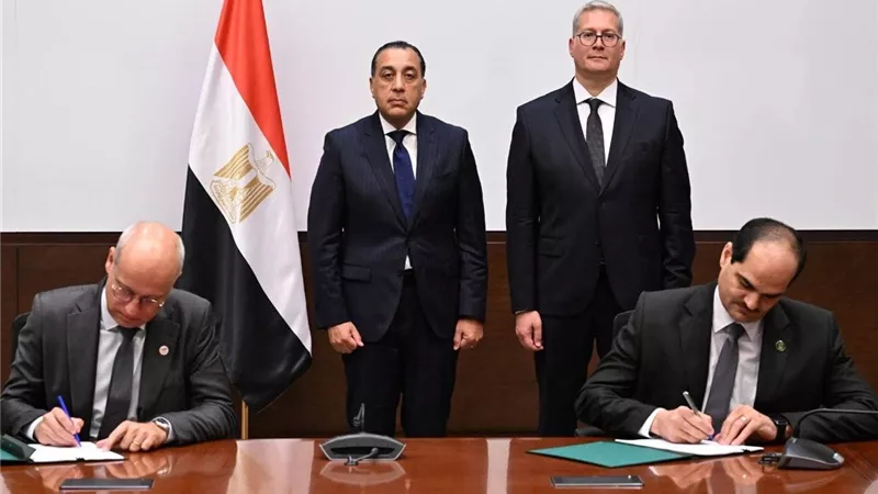 رئيس الوزراء يشهد توقيع مذكرة تفاهم للتعاون في أنشطة استكشاف الغاز الطبيعي بمنطقة غرب البحر المتوسط