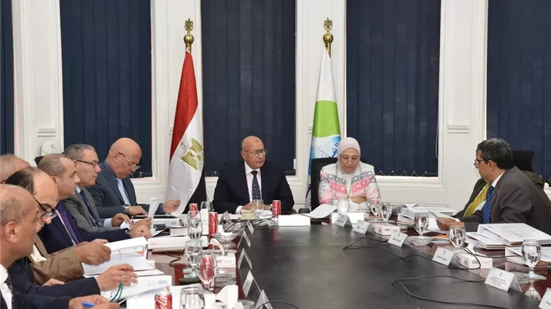 مصطفى الشيمي يشدد على التوسع في العدادات مسبقة الدفع وتقليل