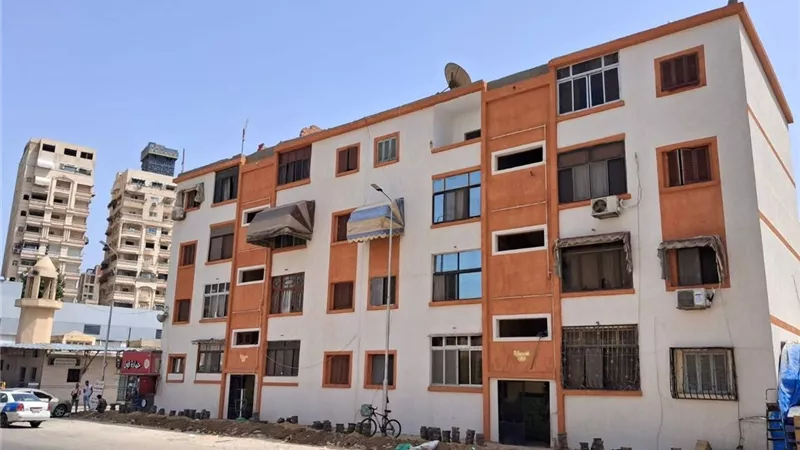 محافظ بورسعيد يتابع تطوير المنطقة الرابعة بحي المناخ.. وترميم 72 عمارة سكنية