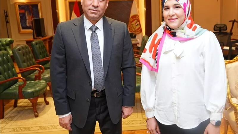 كرمها الرئيس.. وزير العمل يوجه بتوفير فرصة عمل مناسبة للبطلة المصرية راندا حسني