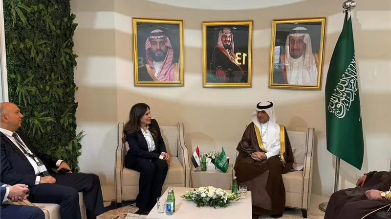 وزيرة الإسكان تبحث مع وزير البلديات والإسكان السعودي تعزيز التعاون المشترك 