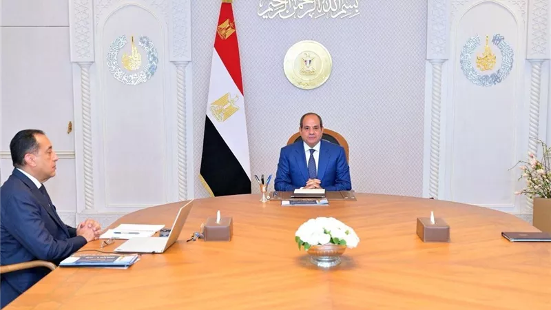 الرئيس يتابع مع رئيس الوزراء ملفات الحماية الاجتماعية والاقتصاد والتعليم