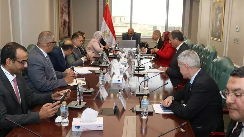 الكهرباء تناقش مع البنك الدولي تمويل مشروعات الطاقة المتجددة