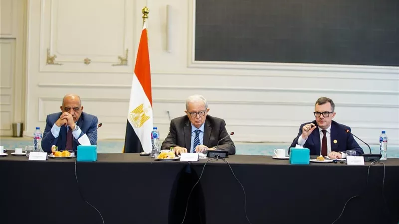 وزير التخطيط: تعزيز الآليات التمويلية طويلة الأجل والشراكة بين القطاعين العام والخاص للتوسع في استثمارات البنية التحتية 