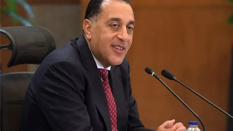 مدبولي يعلن كشفًا أثريًا جديدًا تحت الأرض بمنطقة الأهرامات