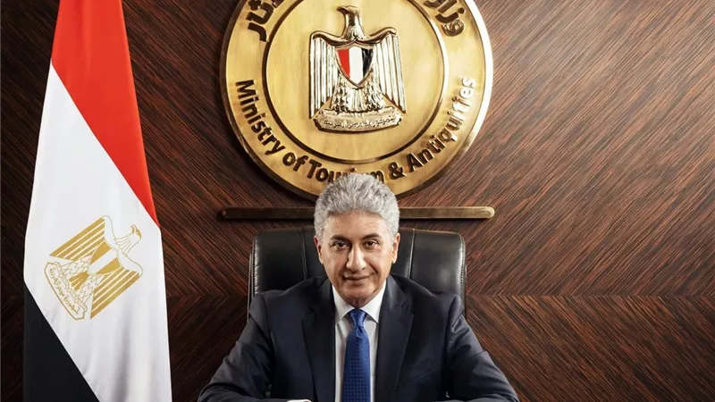 وزير السياحة يتابع استعدادات تصعيد حجاج السياحة إلى عرفات.. و24 لجنة ميدانية تعمل على مدار الساعة