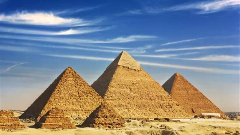 تطوير المطارات يدعم خطة مصر لاستقبال 30 مليون سائح وتعزيز مكانتها السياحية عالميًا