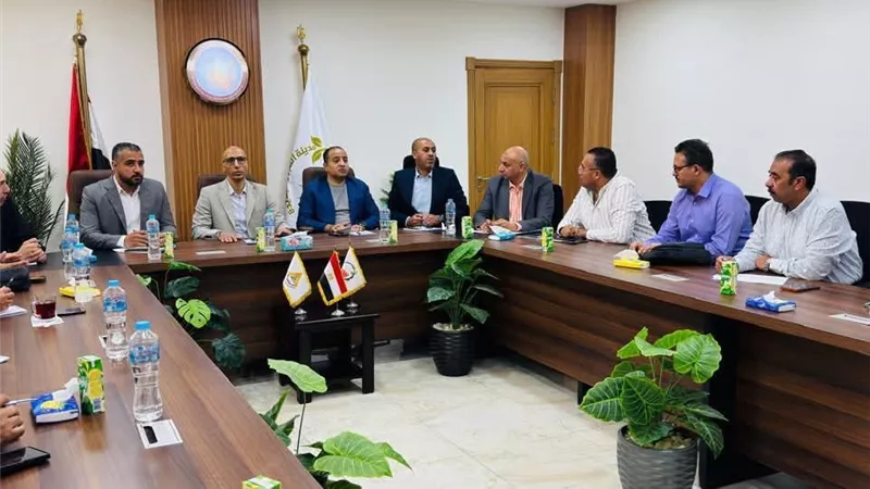 مسئولو «الإسكان» يتابعون مستجدات ملف التقنين وآليات تسريع الأداء بمدينتي العبور الجديدة والشروق
