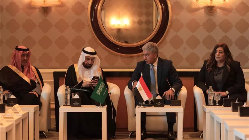 تحركات دولية وحج ذكي واحتفالات عالمية.. أسبوع نشط لوزارة السياحة والآثار