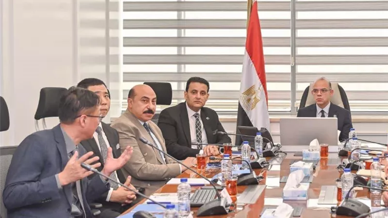 وزير الاستثمار يبحث مع شركة صينية إنشاء أول مدينة صناعية نسيجية محايدة كربونيًا ببورسعيد