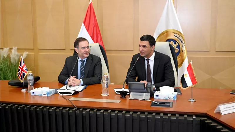 وزير الصناعة: تنمية المهارات الفنية ورفع قدرات العنصر البشري تعتبر المحرك الأساسي للتنمية الصناعية