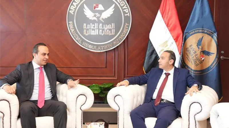 رئيسا «الرقابة المالية» و«الرعاية الصحية» يبحثان بناء شراكة لتطوير خدمات التأمين والسياحة العلاجية