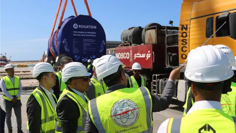 وزير الكهرباء يشهد استقبال وعاء ضغط المفاعل للوحدة الثانية بمحطة الضبعة النووية