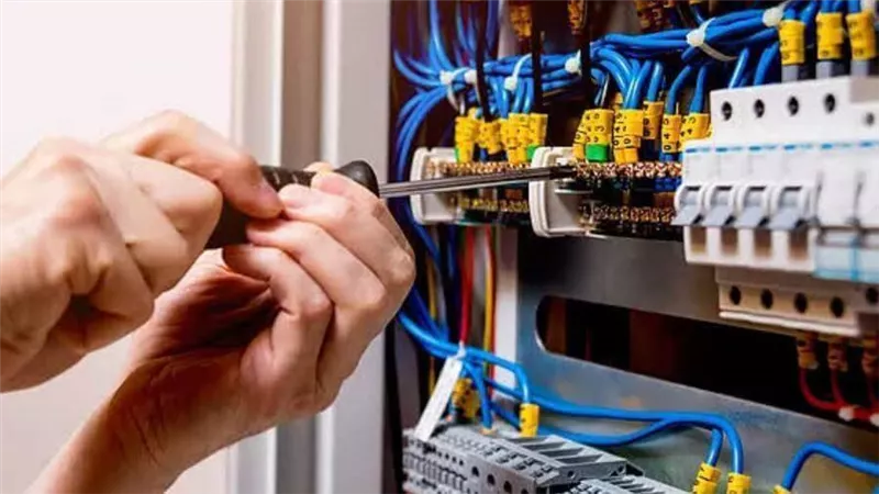 متى يتم رفع عداد الكهرباء؟.. أبرز المخالفات التي تؤدي لإنهاء التعاقد نهائيًا