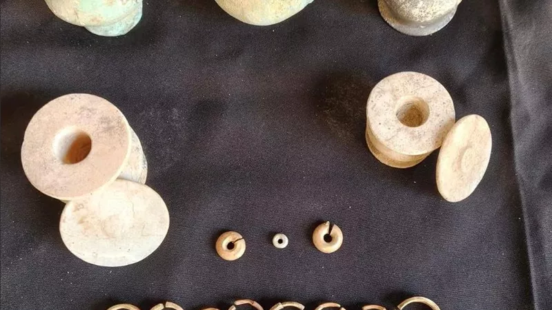 كنوز جديدة من هليوبوليس.. العثور على أول أثاث جنائزي شبه متكامل بالمطرية