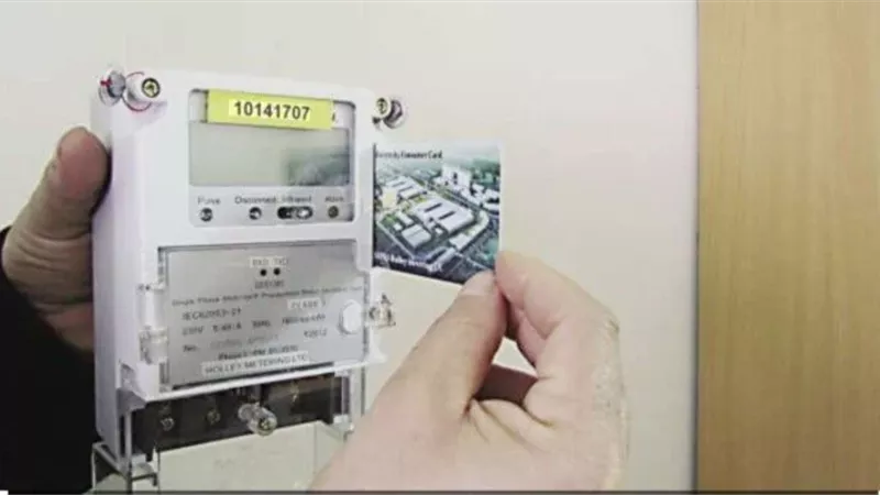 الكهرباء تحسم الجدل: عداد أبو كارت لا يستهلك أكثر من التقليدي.. وهذه أسباب نفاد الرصيد سريعًا