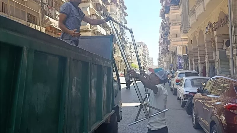 حملة موسعة بقيادة نائب محافظ بورسعيد لإزالة الإشغالات بشوارع حي الشرق