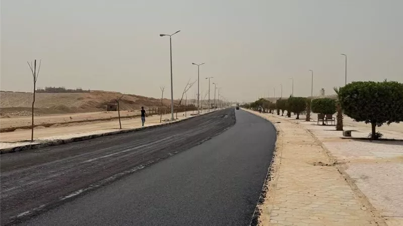 رئيس جهاز مدينة الشيخ زايد يواصل متابعة تطوير الطرق بالحي الثالث عشر