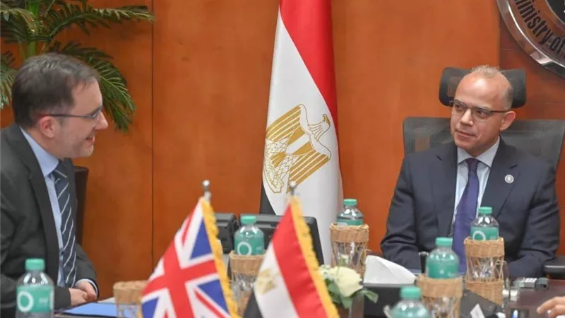 شراكة تاريخية تحت المجهر.. ماذا دار في كواليس لقاء وزير الاستثمار بالسفير البريطاني؟