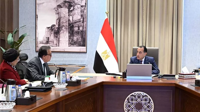 رئيس الوزراء يتابع حوكمة صرف ألبان الأطفال المدعمة ويؤكد وصول الدعم لمستحقيه