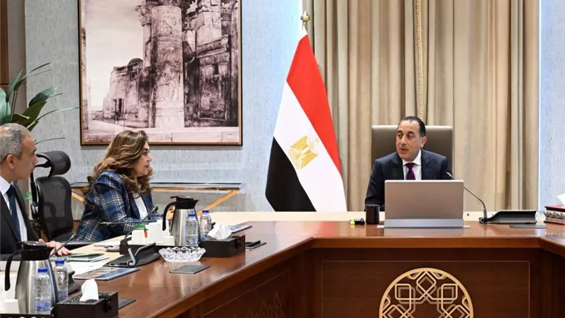 رئيس الوزراء يتابع مشروعات الإسكندرية ويشيد بمعدلات الإنجاز في 