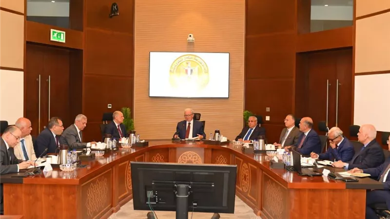 حسين عيسى: تسريع إصلاح الشركات الحكومية وجذب استثمارات جديدة عبر برنامج الطروحات