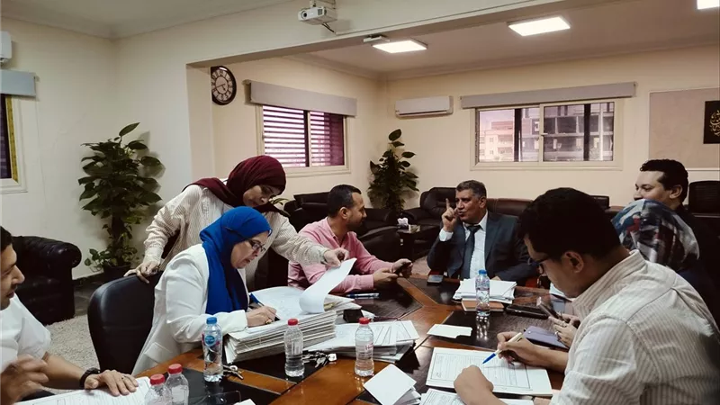 رئيس جهاز حدائق أكتوبر يتابع اللجنة العقارية لتسريع إنهاء ملفات الوحدات والأراضي