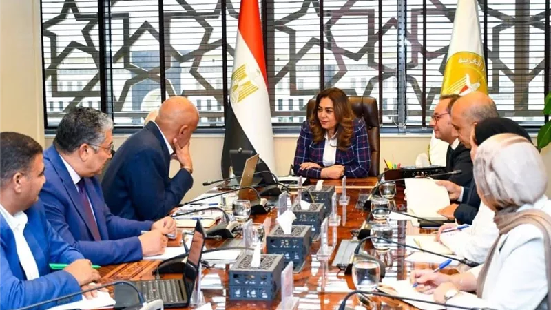 التنمية المحلية والبيئة تبحث مع “هيبكا” تعزيز حماية البحر الأحمر وتوسيع مشروعات الاستدامة