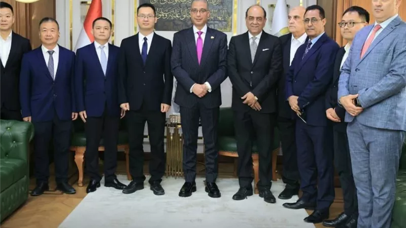 غرفة الجيزة التجارية تبحث مع وفد صيني فرص التصنيع المشترك والتوسع الاستثماري