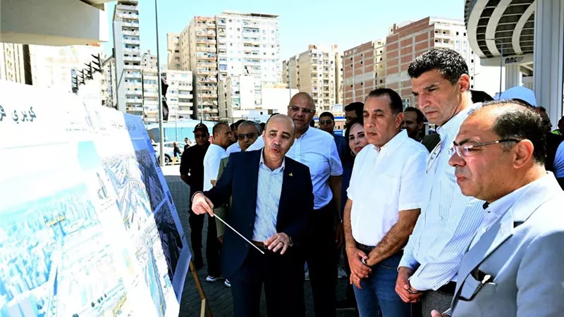 رئيس الوزراء يفتتح كوبري 