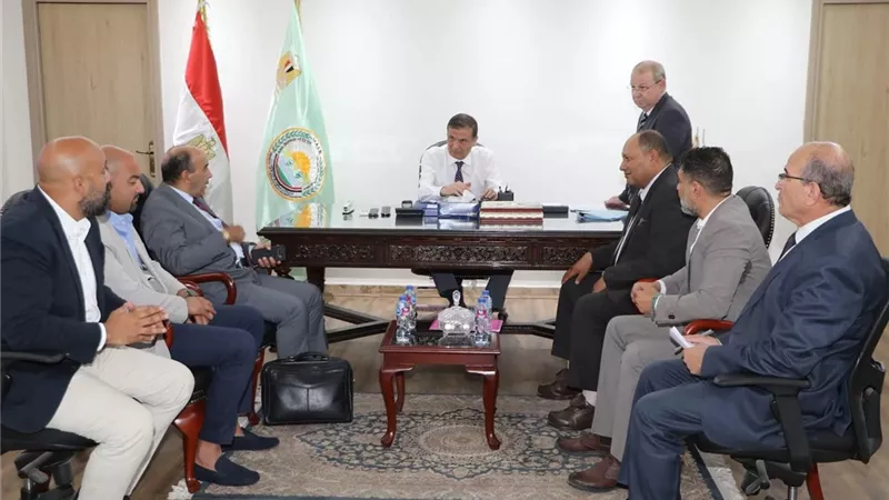 وزير الزراعة يبحث مع المنتجين والمصانع آليات استيعاب فائض بيض المائدة