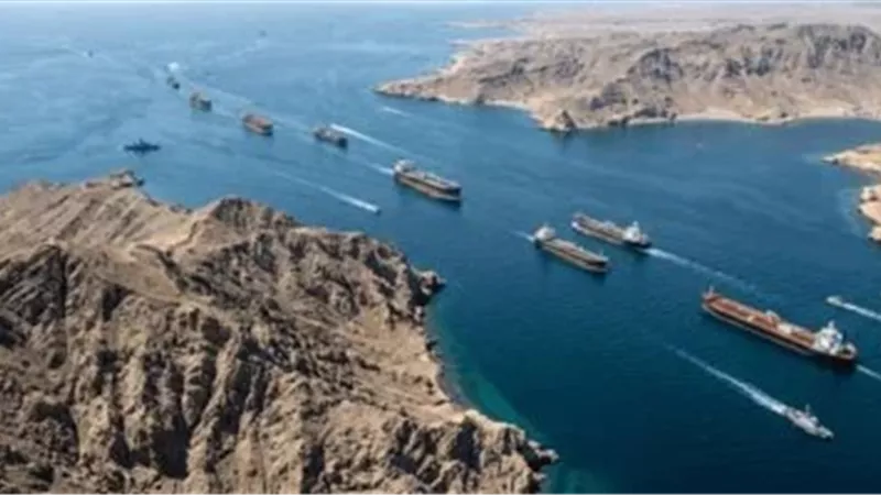 بعد الاتفاق.. ترامب: 700 سفينة تنتظر العبور من مضيق هرمز وسط تباين في إجراءات إيران 