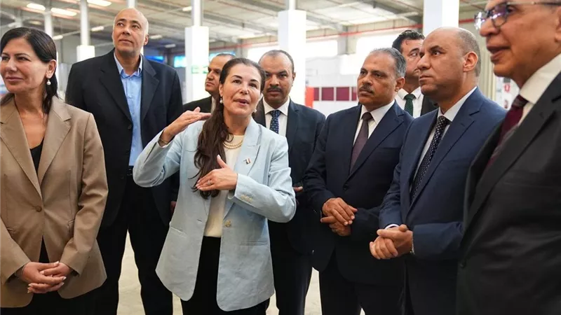 وزير العمل يكرم العمال المتميزين بـ«النساجون الشرقيون» ويؤكد: العامل المصري شريك أساسي في التنمية ودعم الاستثمار