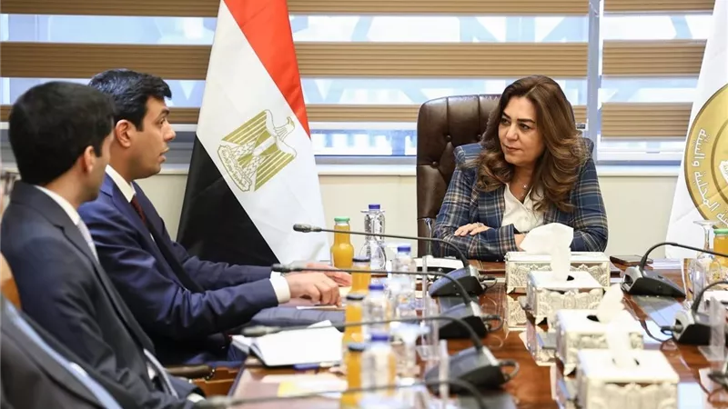 التنمية المحلية والبيئة تبحث التعاون مع منظمة المدن العربية لتبادل الخبرات وتطوير الخدمات