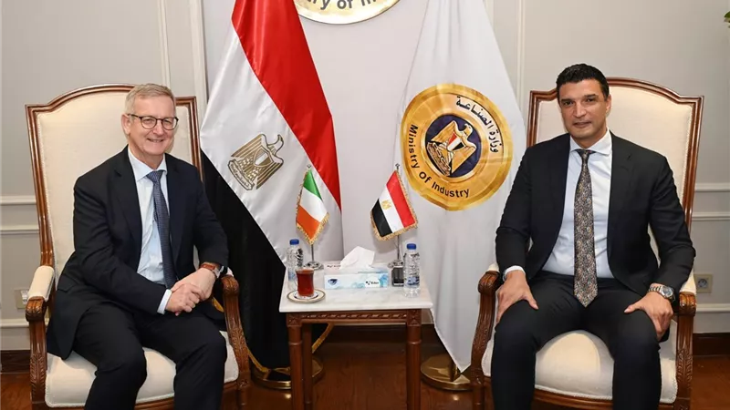 الصناعة تلتزم بتقديم كافة أشكال الدعم لإزالة أي تحديات تواجه الشركات الأيرلندية العاملة في مصر
