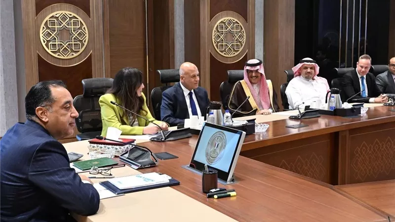 مدبولي يبحث مع